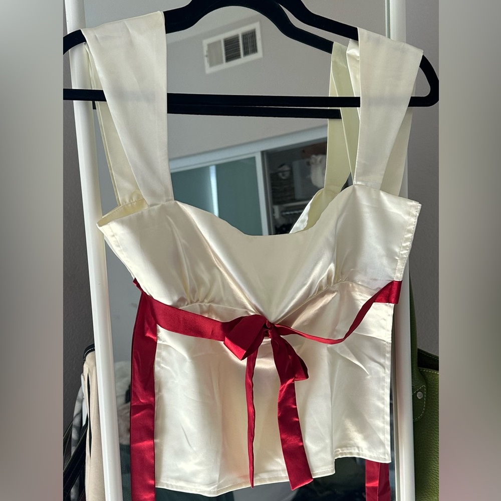 Enduring Kairos Red and white Casabella top